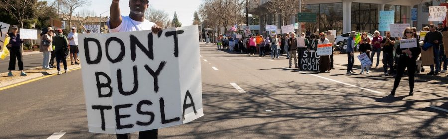 Trump Etiquetará como Terrorismo Protestas Violentas Contra Tesla