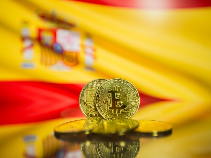 España regula y adopta criptomonedas